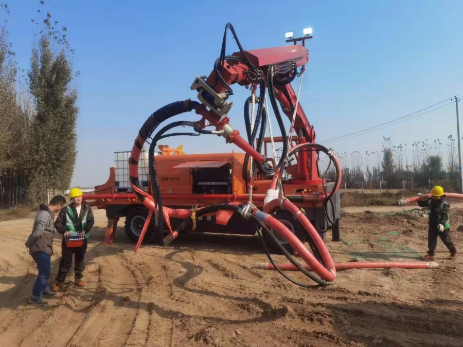 建特重工機(jī)械臂噴漿機(jī)GHP3016現(xiàn)場(chǎng)照片4 建特重工機(jī)械臂噴漿機(jī)GHP3016現(xiàn)場(chǎng)照片4