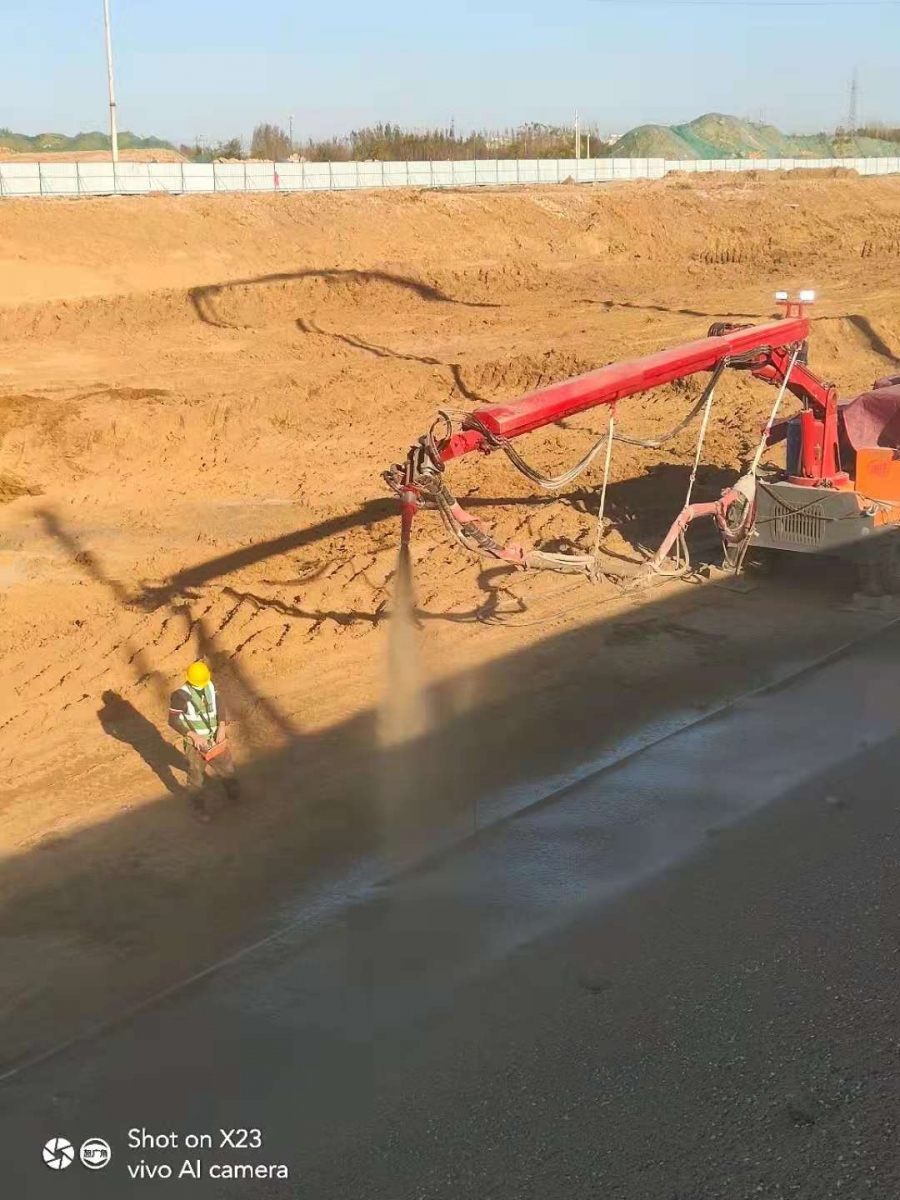 建特重工機(jī)械臂噴漿機(jī)GHP3016現(xiàn)場(chǎng)照片1 建特重工機(jī)械臂噴漿機(jī)GHP3016現(xiàn)場(chǎng)照片1